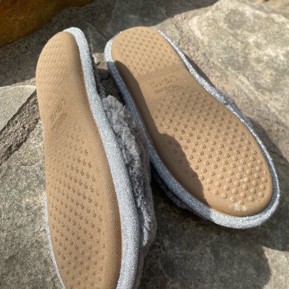 Gray Fuzzy Slippers - Picture 3 of 4